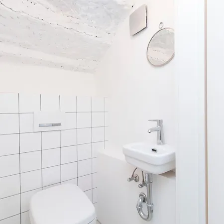 Casarosa Piccolo-slim And Stylish Apt, Apartment